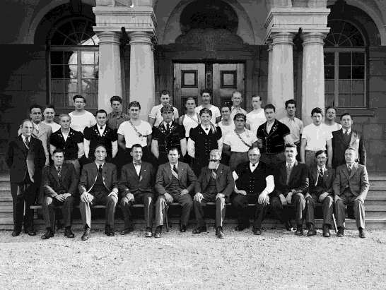 Vorstand, Ehrenmitglieder und Aktive des Schwingclub Chur im Jahre 1947